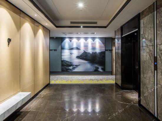 Shenzhen Bantian Huaweizhongcheng Atour Hotel Exterior foto